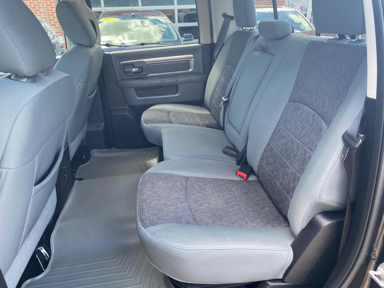RAM 1500 4WD Crew Cab 140.5" Big Horn 2015