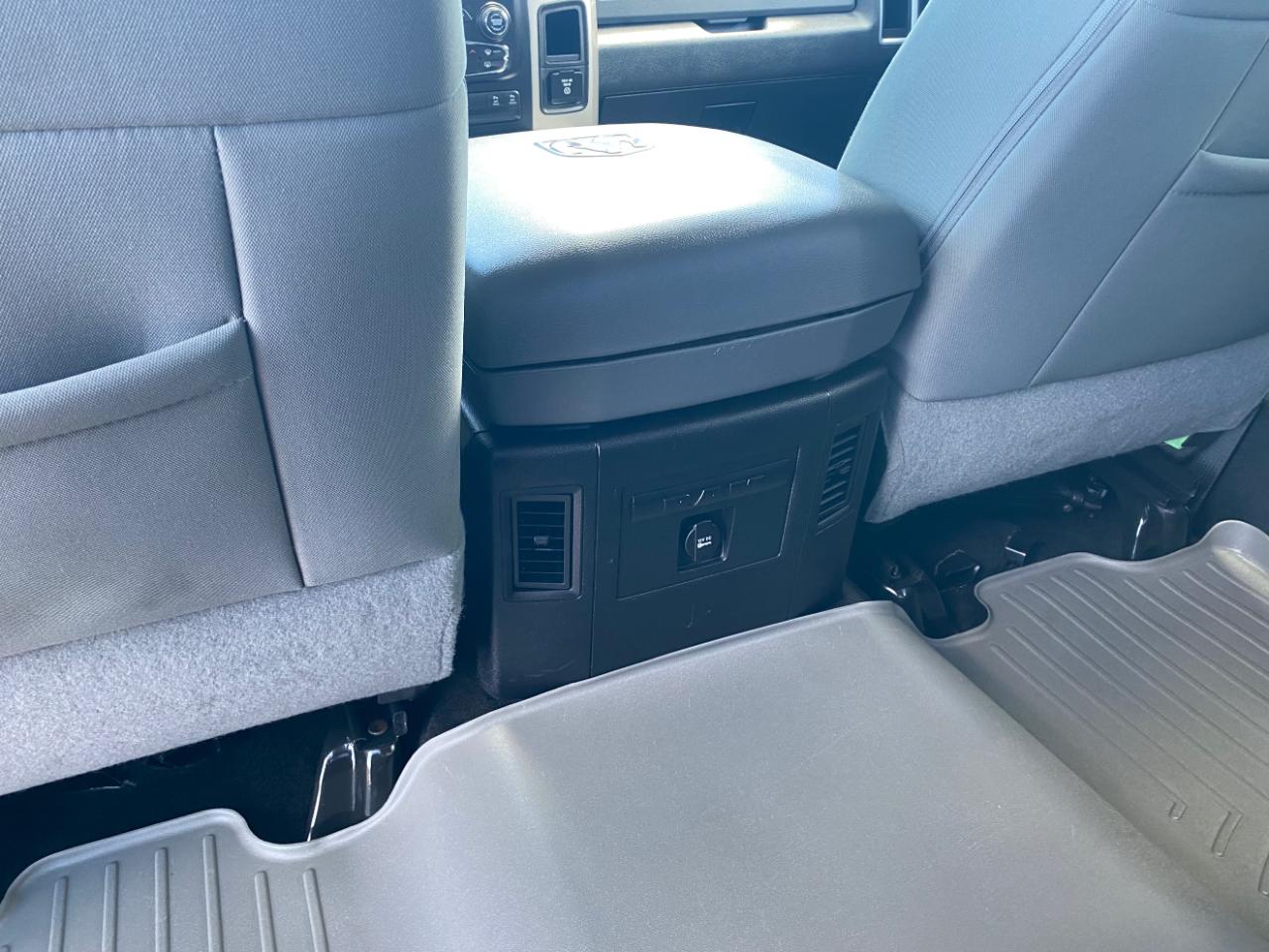 RAM 1500 4WD Crew Cab 140.5" Big Horn 2015