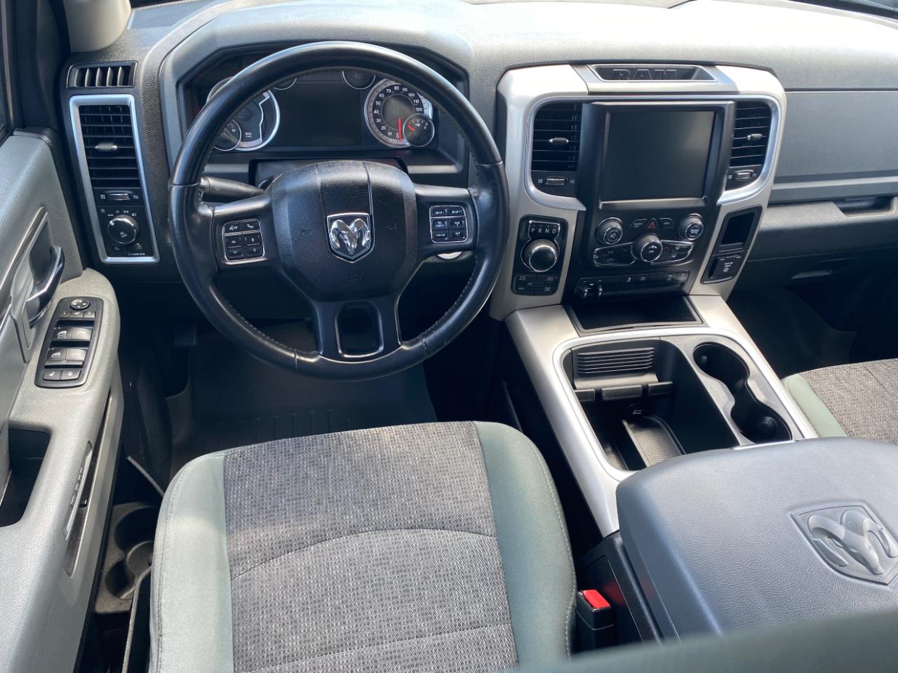 RAM 1500 4WD Crew Cab 140.5" Big Horn 2015