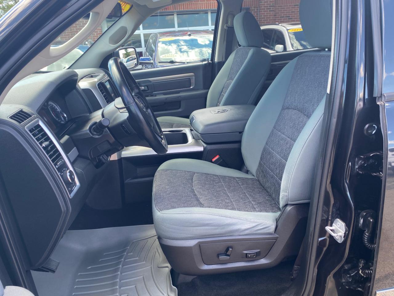 RAM 1500 4WD Crew Cab 140.5" Big Horn 2015