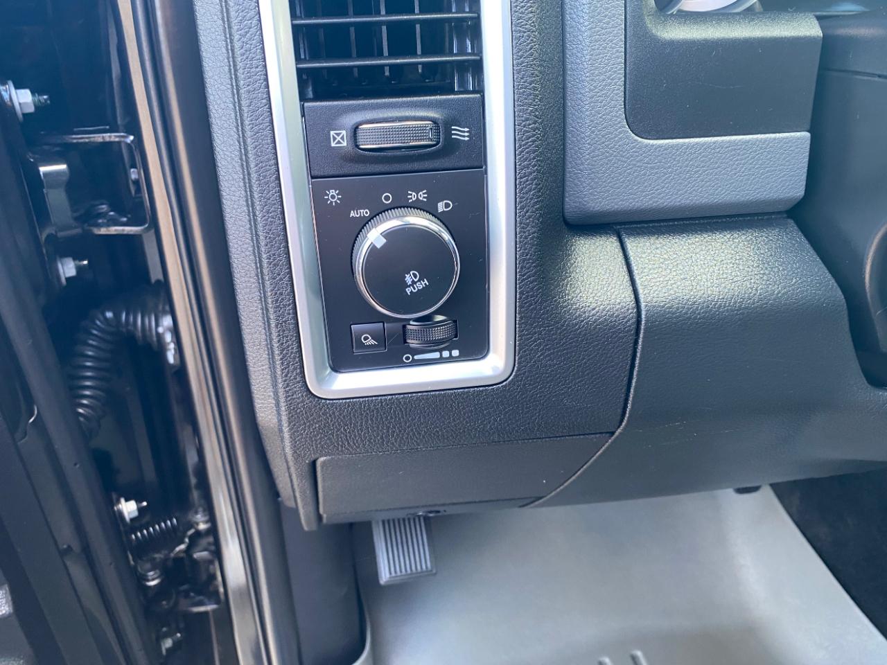 RAM 1500 4WD Crew Cab 140.5" Big Horn 2015
