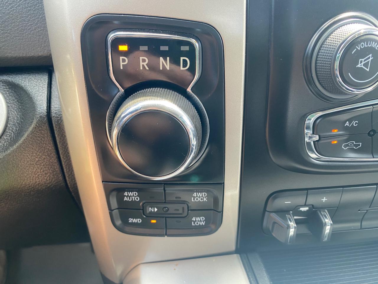RAM 1500 4WD Crew Cab 140.5" Big Horn 2015