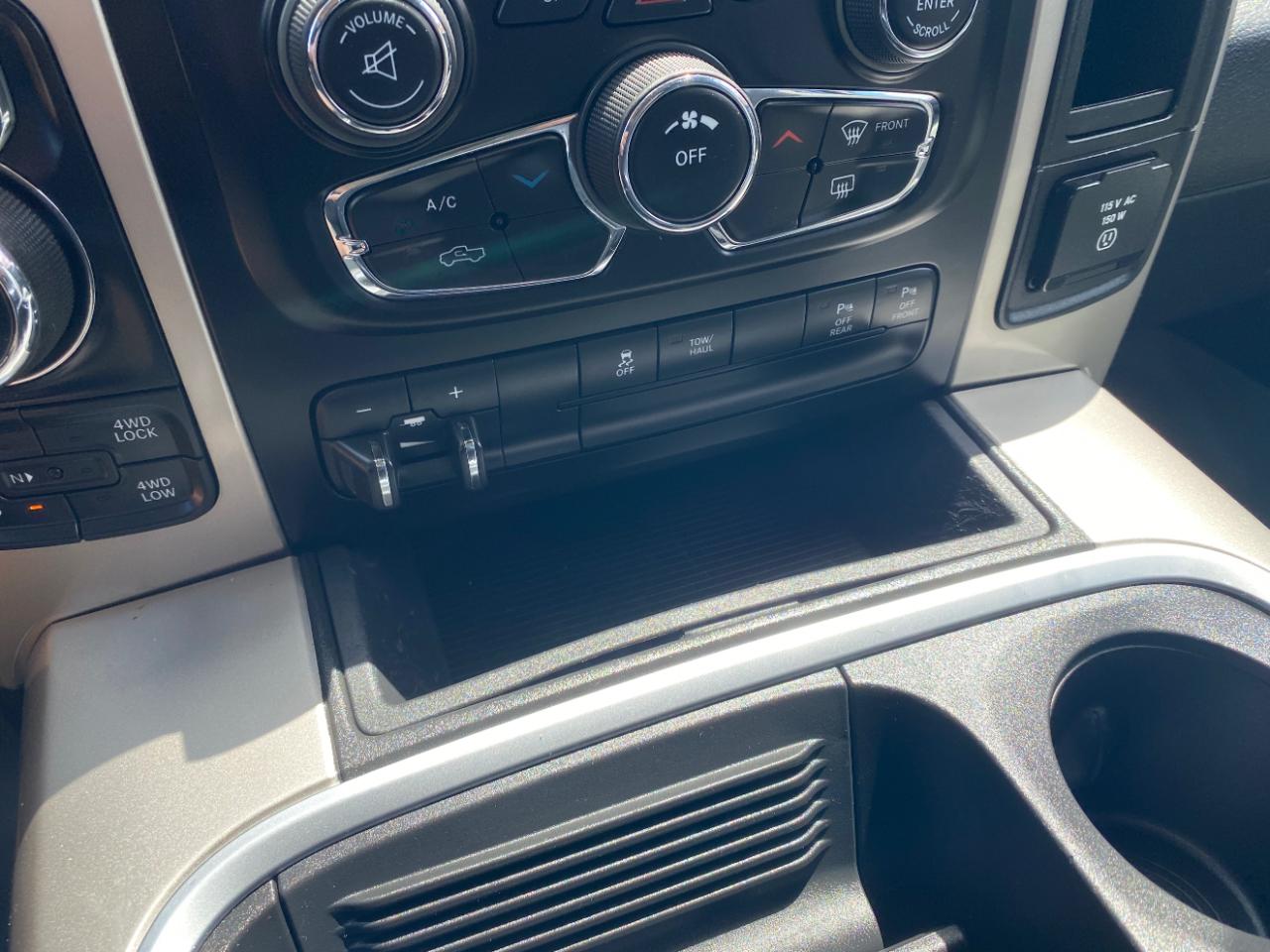 RAM 1500 4WD Crew Cab 140.5" Big Horn 2015