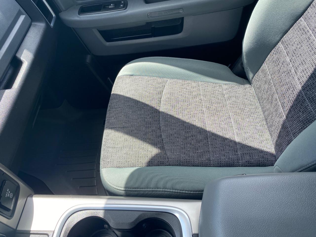 RAM 1500 4WD Crew Cab 140.5" Big Horn 2015
