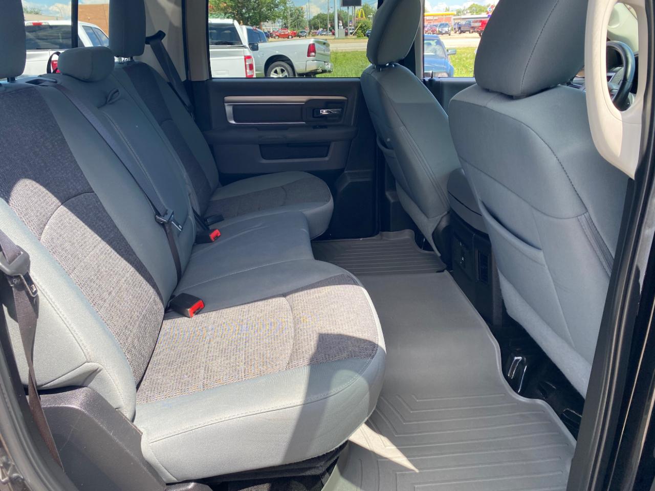 RAM 1500 4WD Crew Cab 140.5" Big Horn 2015