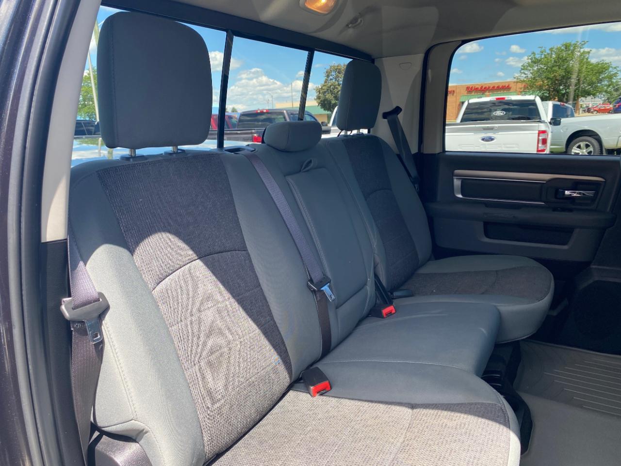 RAM 1500 4WD Crew Cab 140.5" Big Horn 2015