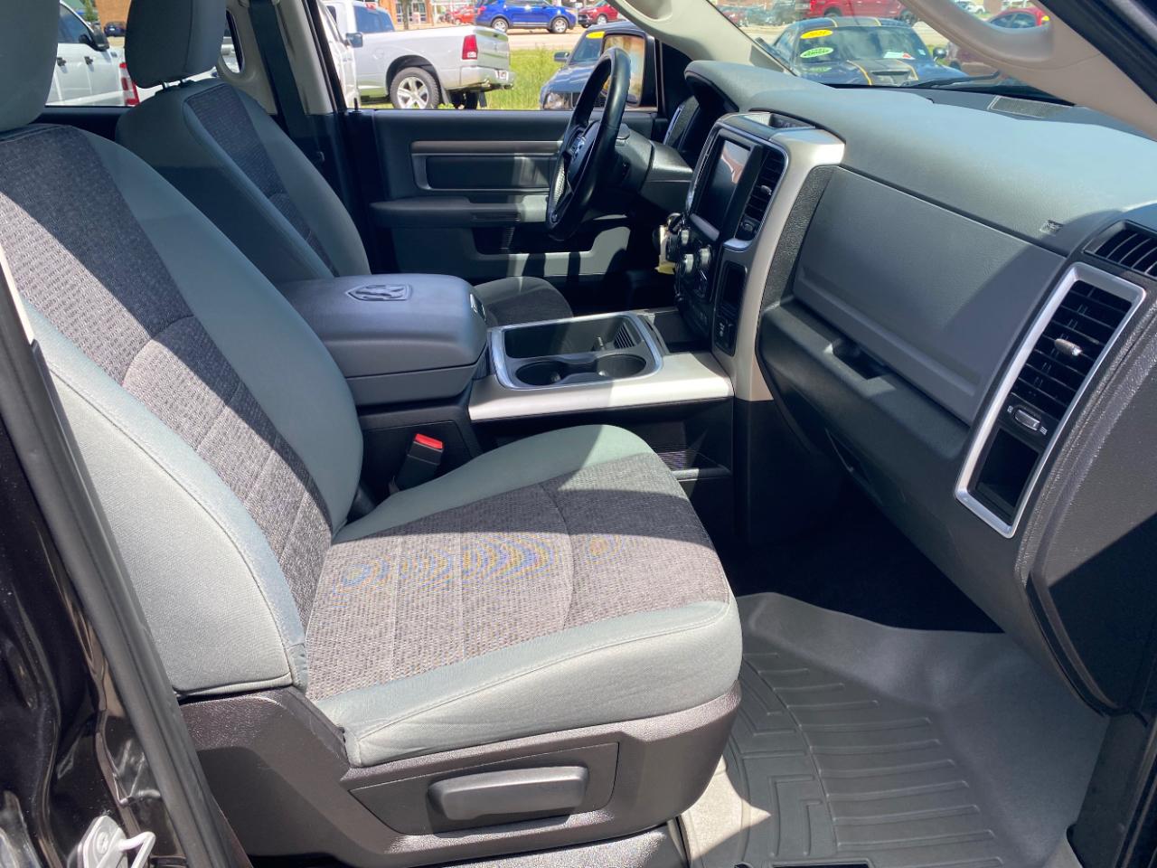 RAM 1500 4WD Crew Cab 140.5" Big Horn 2015