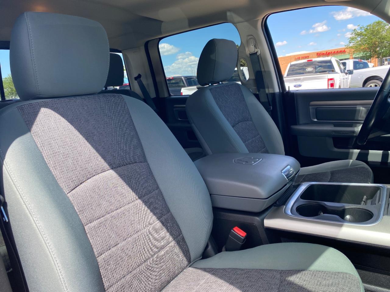 RAM 1500 4WD Crew Cab 140.5" Big Horn 2015