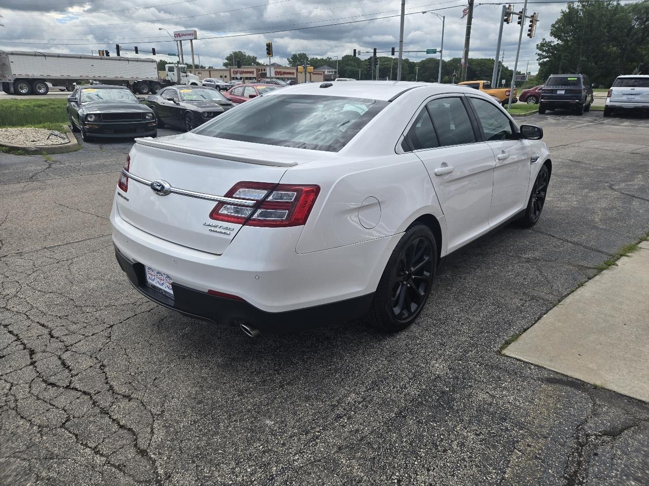 Ford Taurus 4dr Sdn Limited FWD 2013