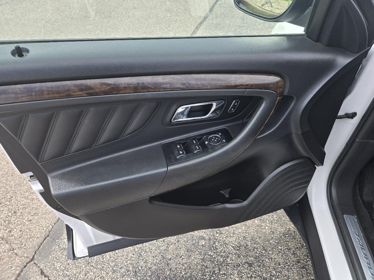 Ford Taurus 4dr Sdn Limited FWD 2013