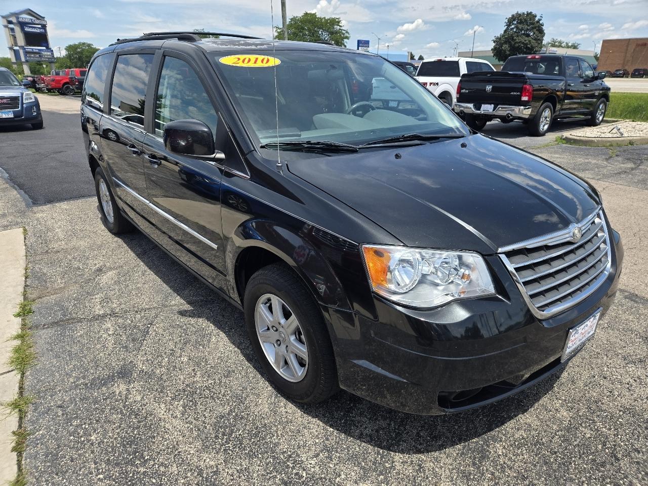 Chrysler Town & Country 4dr Wgn Touring 2010