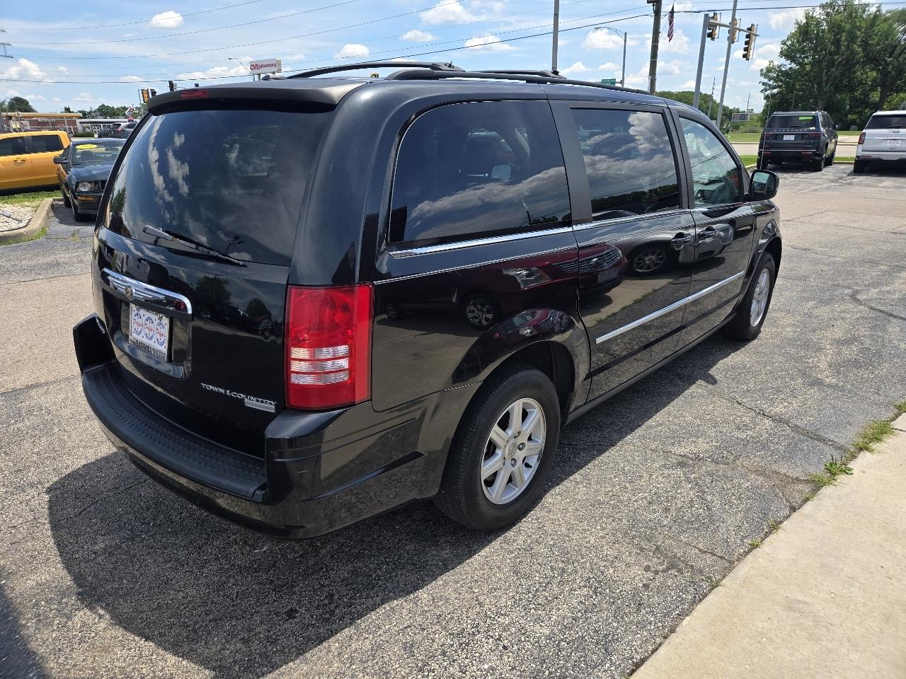 Chrysler Town & Country 4dr Wgn Touring 2010