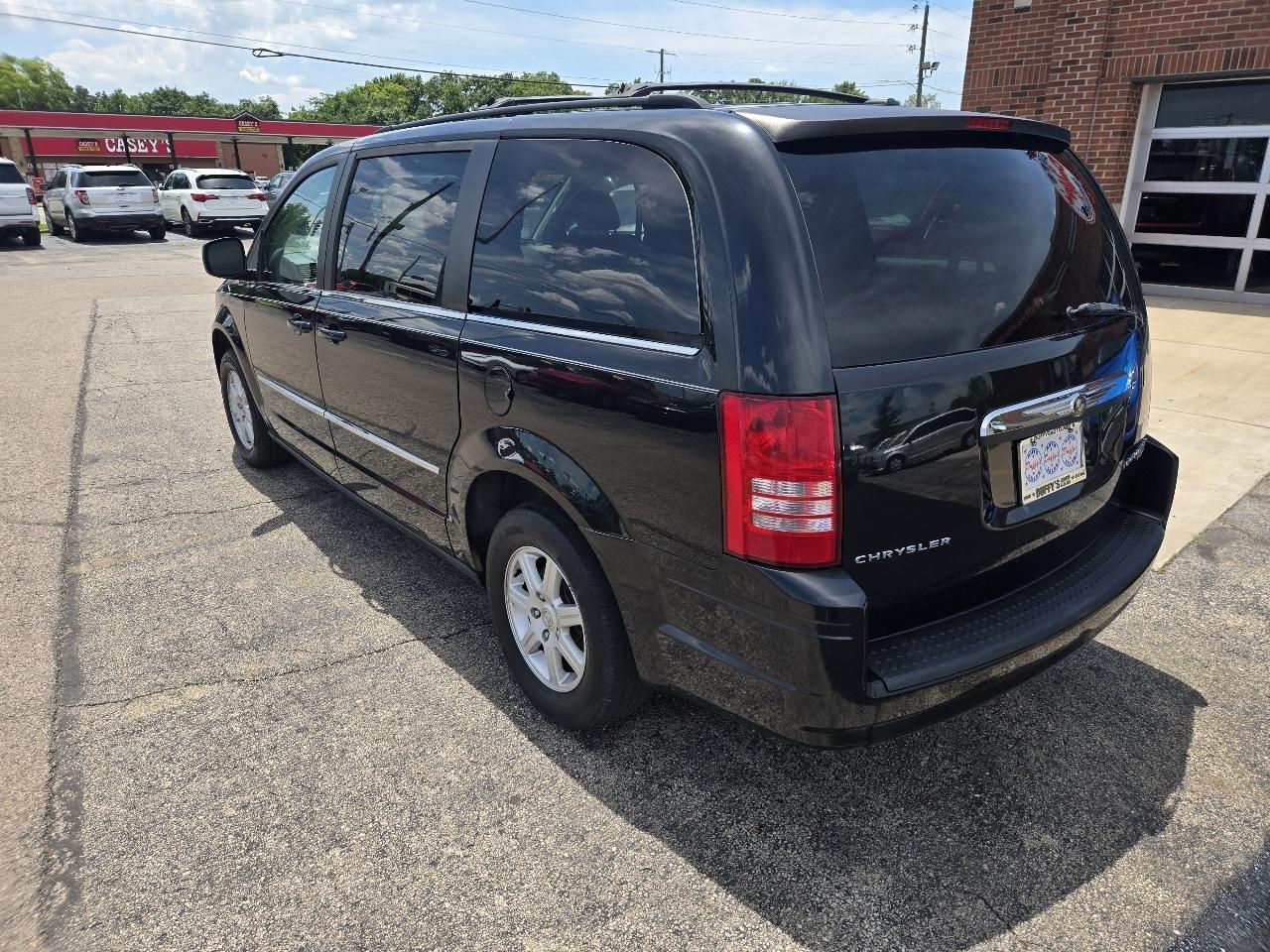 Chrysler Town & Country 4dr Wgn Touring 2010