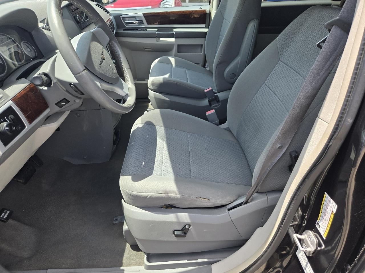 Chrysler Town & Country 4dr Wgn Touring 2010