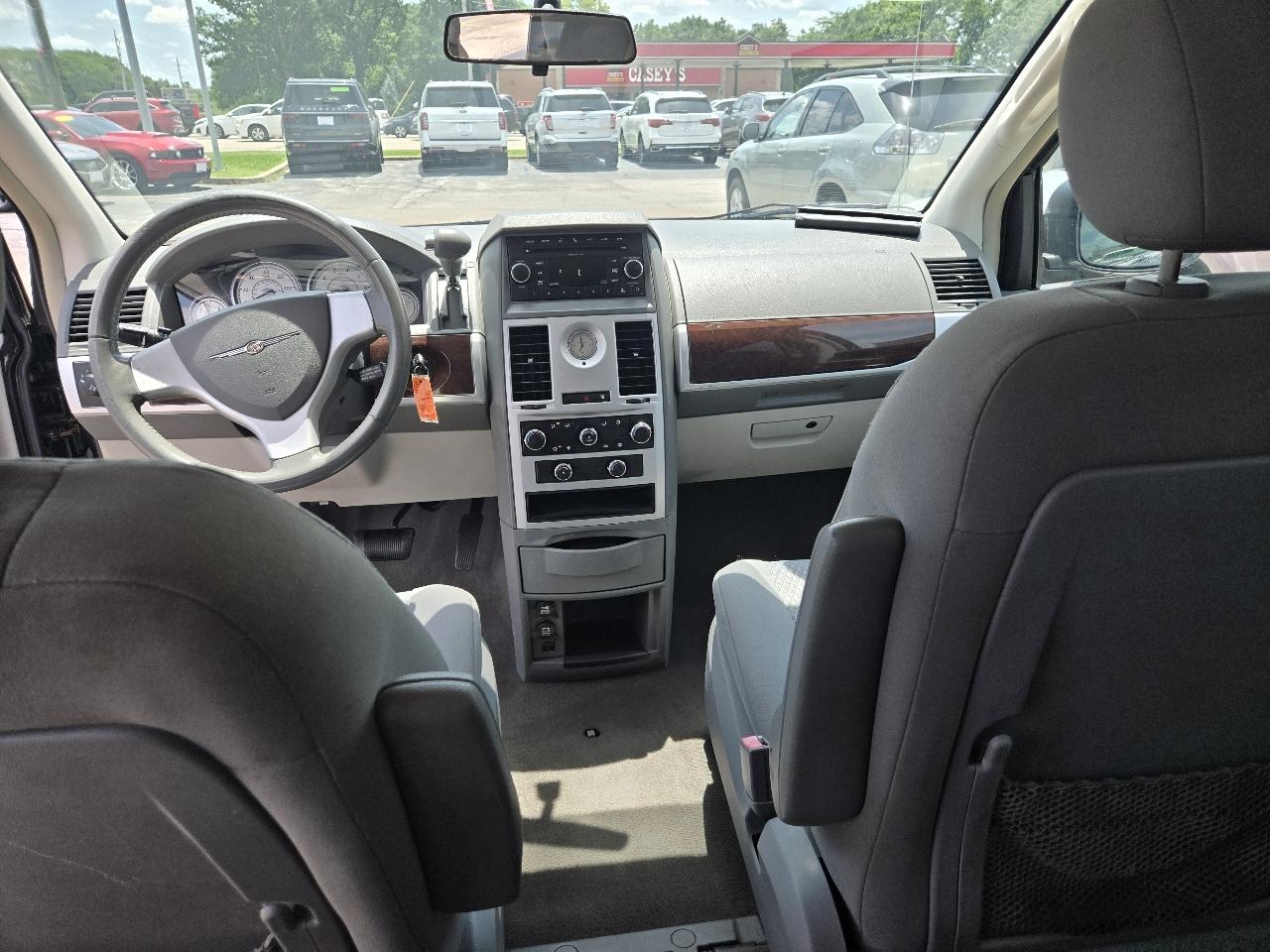 Chrysler Town & Country 4dr Wgn Touring 2010