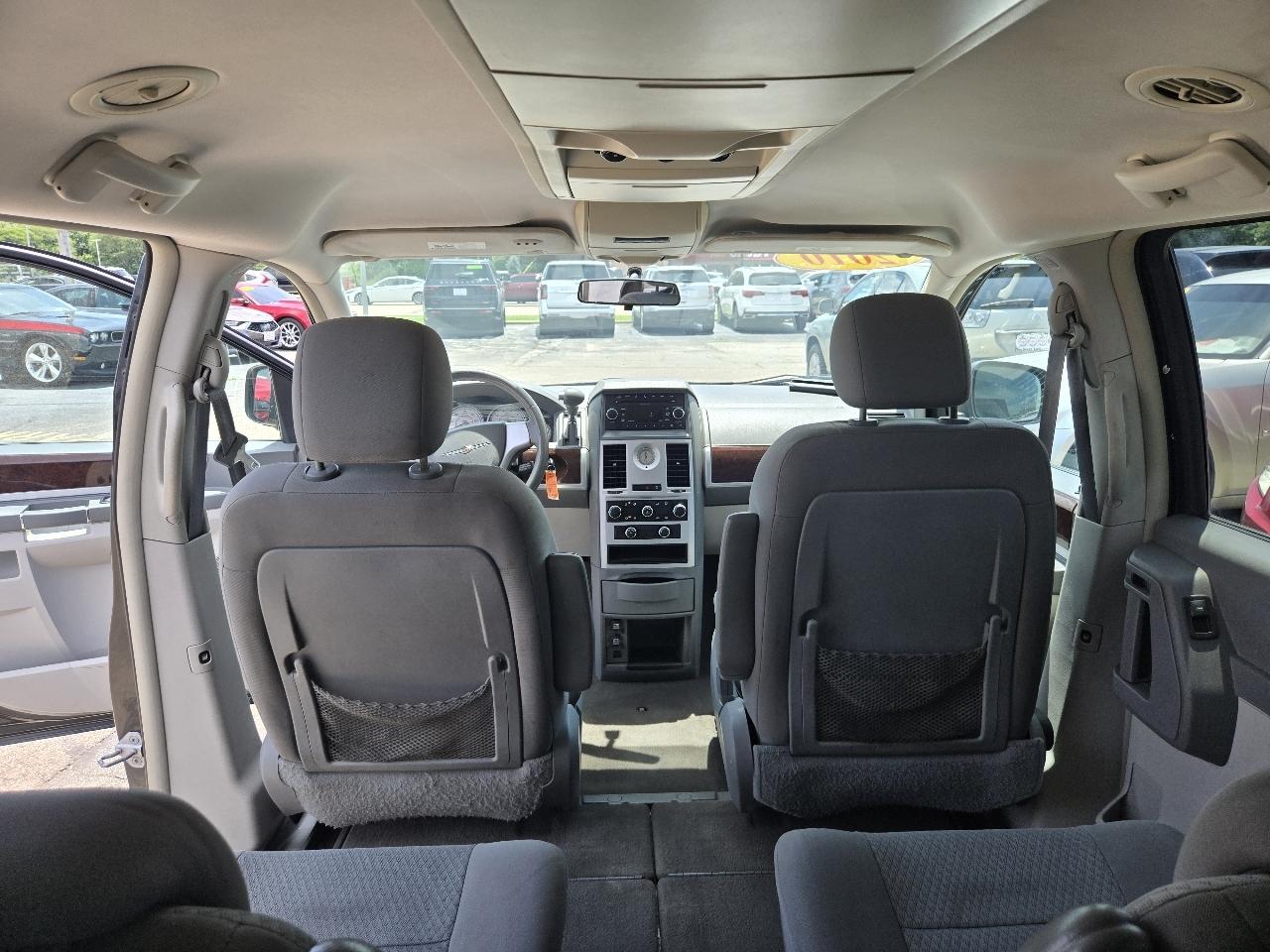 Chrysler Town & Country 4dr Wgn Touring 2010