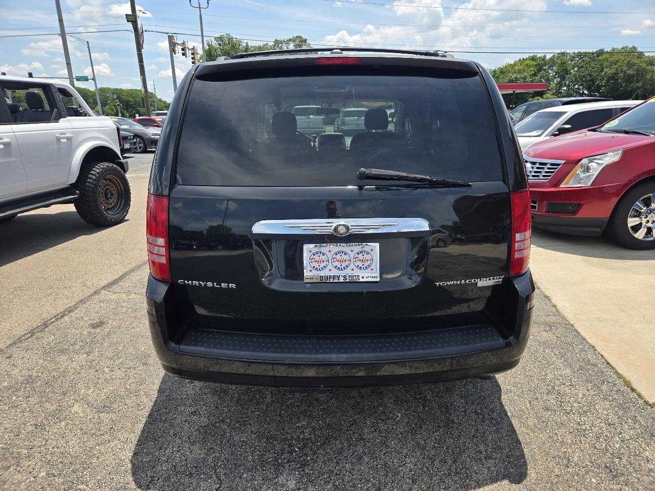 Chrysler Town & Country 4dr Wgn Touring 2010