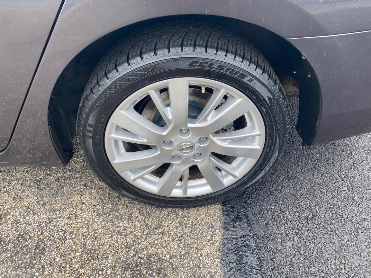 Nissan Sentra 4dr Sdn I4 CVT SL 2015