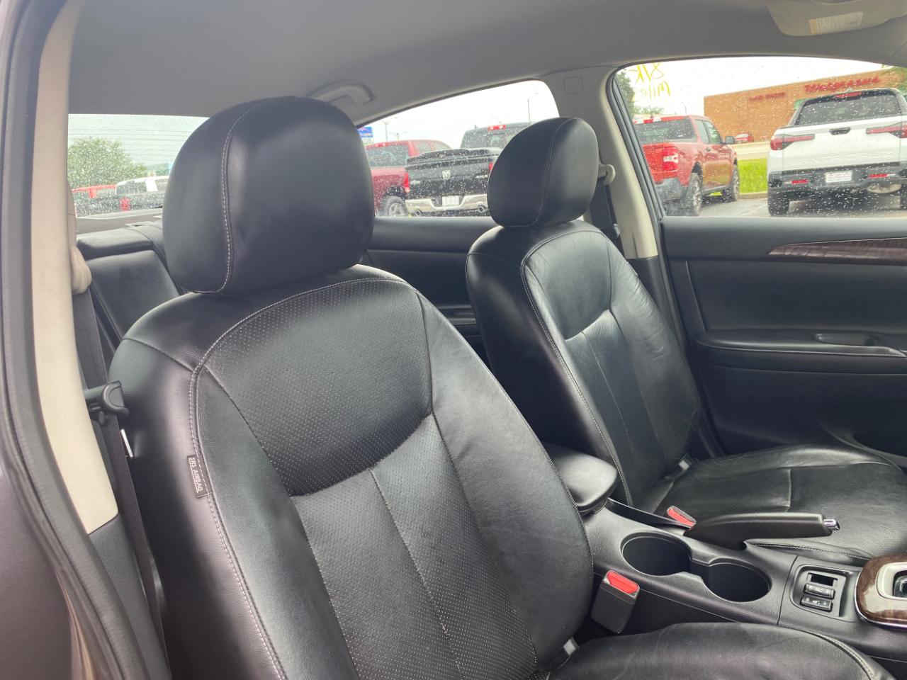 Nissan Sentra 4dr Sdn I4 CVT SL 2015