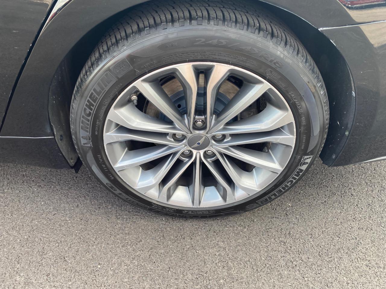 Hyundai Genesis 4dr Sdn V6 3.8L AWD 2016