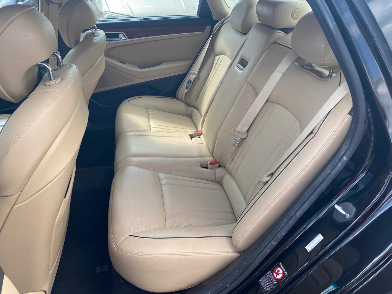 Hyundai Genesis 4dr Sdn V6 3.8L AWD 2016