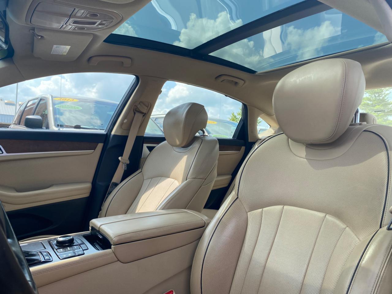 Hyundai Genesis 4dr Sdn V6 3.8L AWD 2016