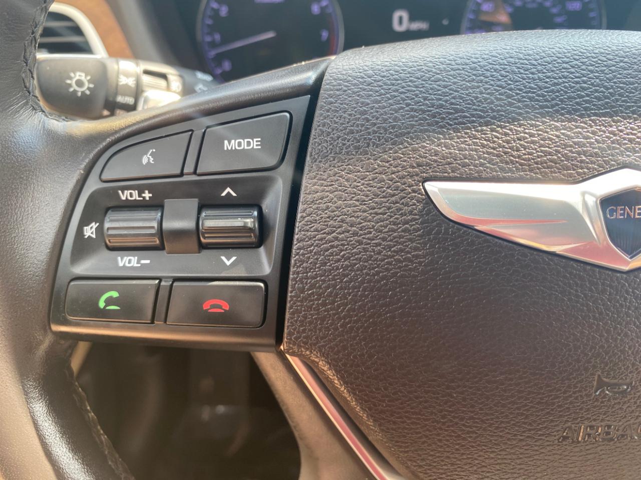Hyundai Genesis 4dr Sdn V6 3.8L AWD 2016
