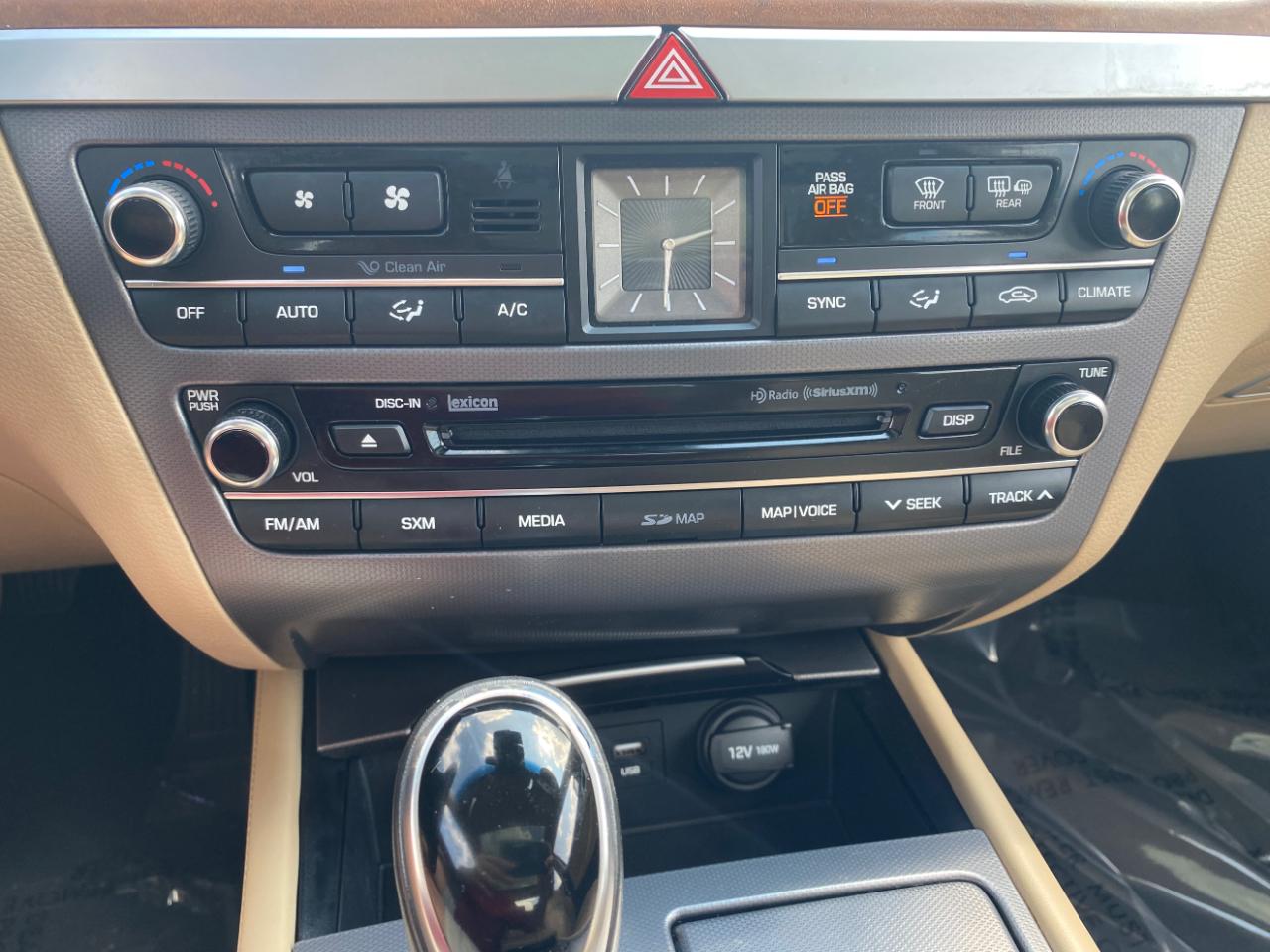 Hyundai Genesis 4dr Sdn V6 3.8L AWD 2016