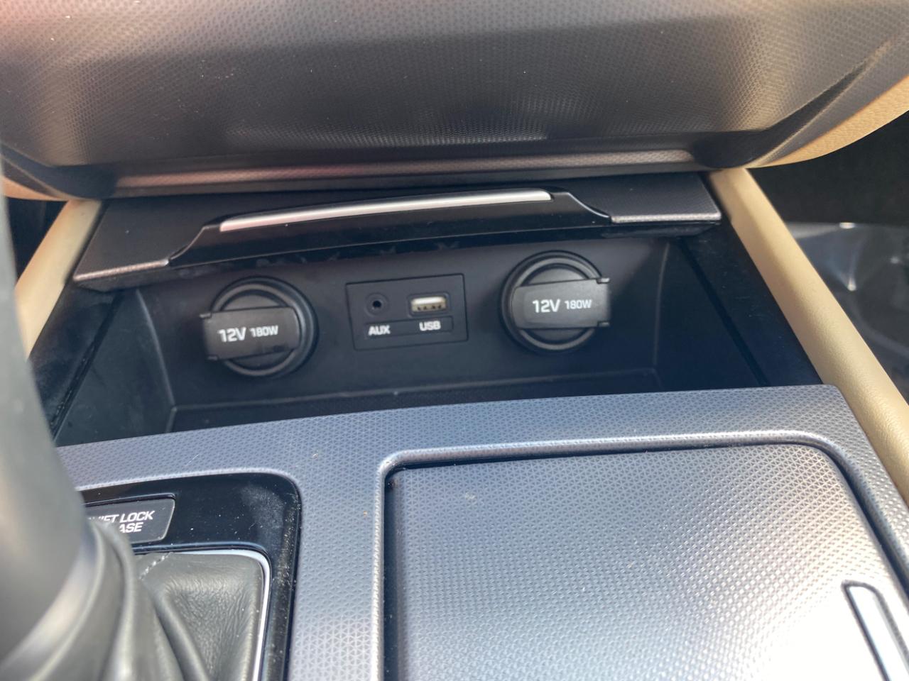 Hyundai Genesis 4dr Sdn V6 3.8L AWD 2016
