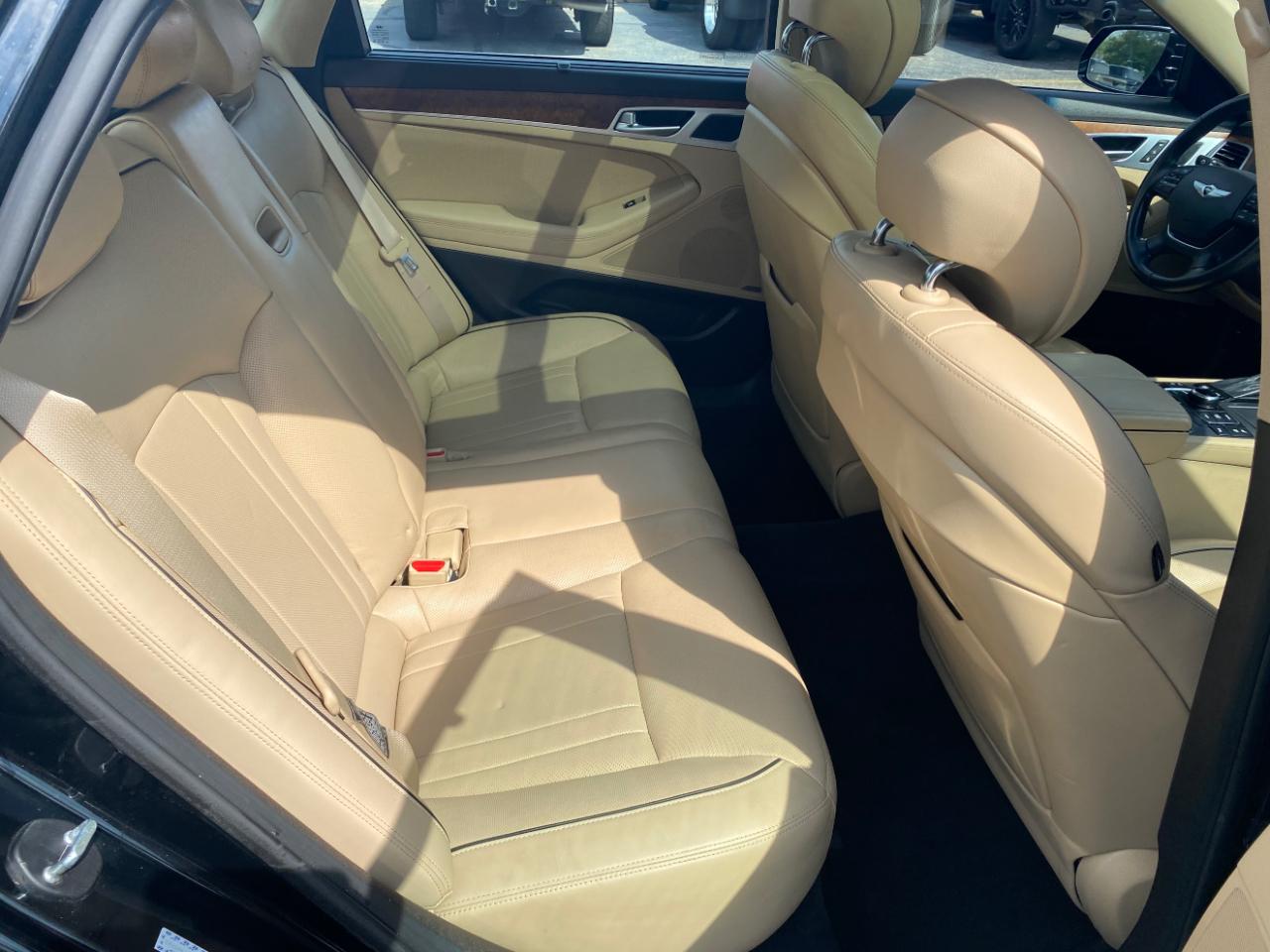 Hyundai Genesis 4dr Sdn V6 3.8L AWD 2016