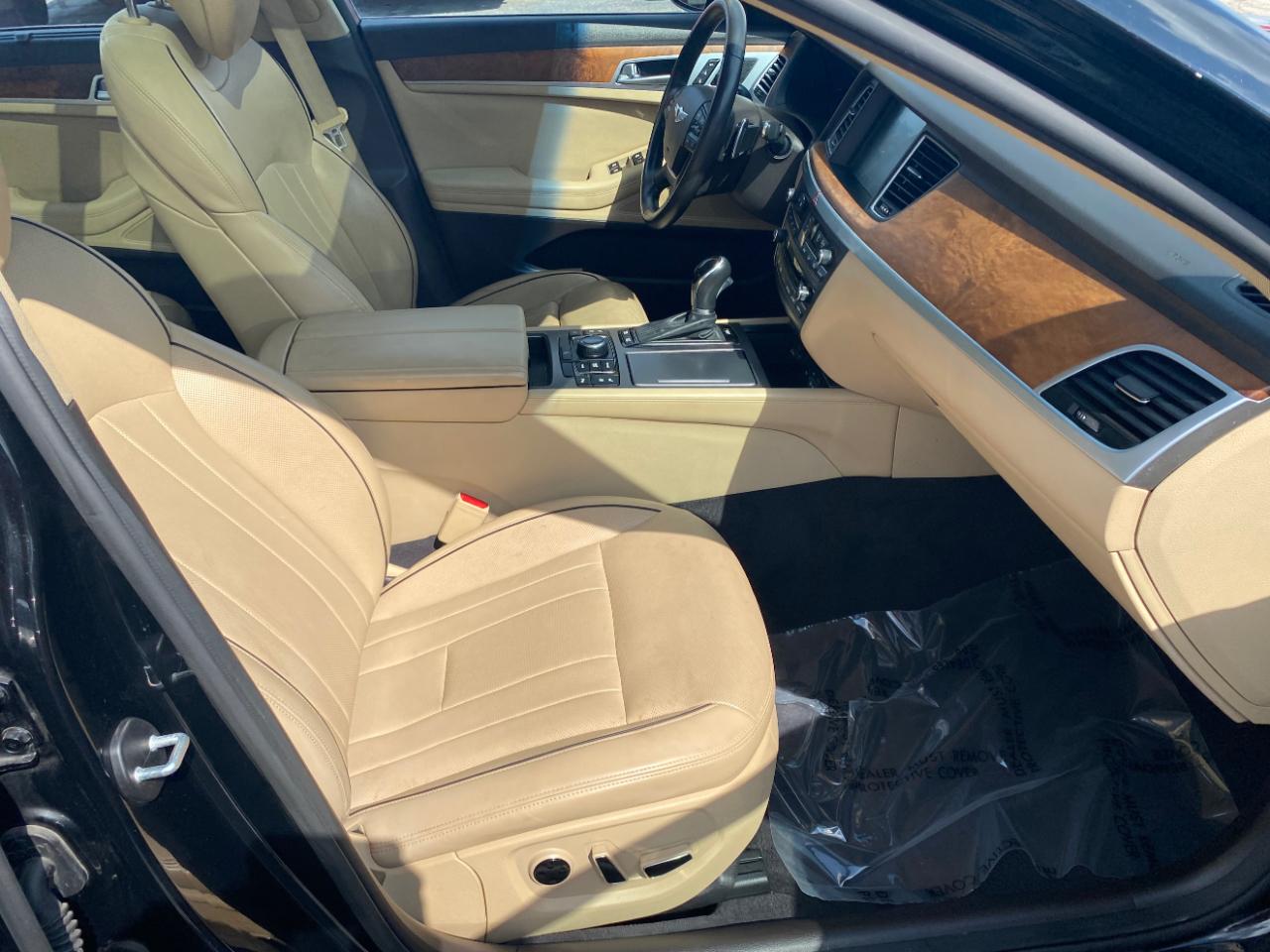 Hyundai Genesis 4dr Sdn V6 3.8L AWD 2016
