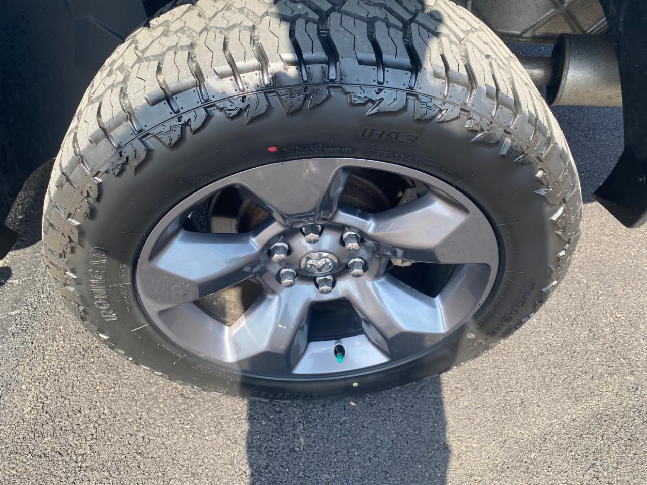 RAM 1500 Big Horn 4x4 Crew Cab 5'7" Box 2020