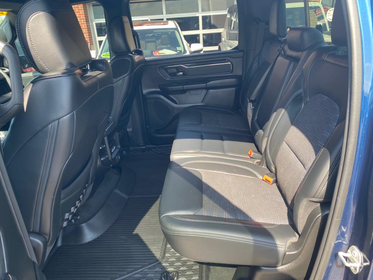 RAM 1500 Big Horn 4x4 Crew Cab 5'7" Box 2020
