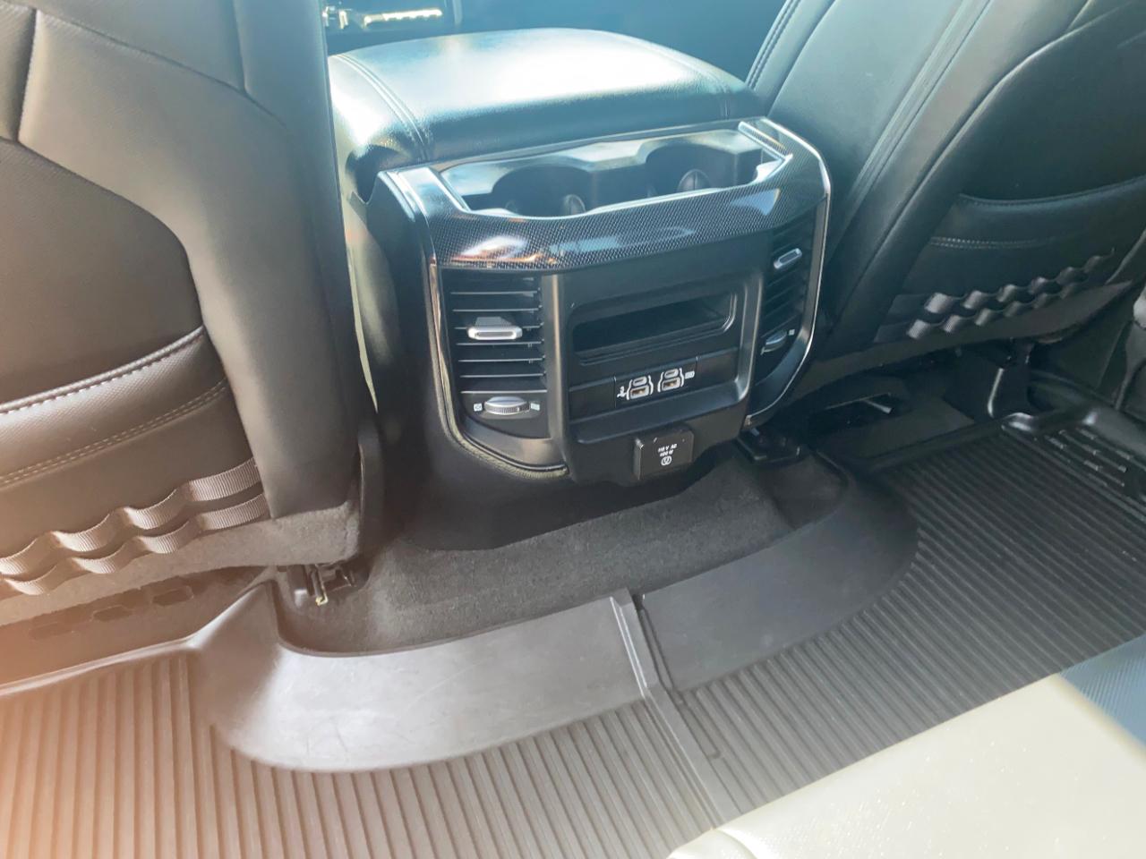 RAM 1500 Big Horn 4x4 Crew Cab 5'7" Box 2020