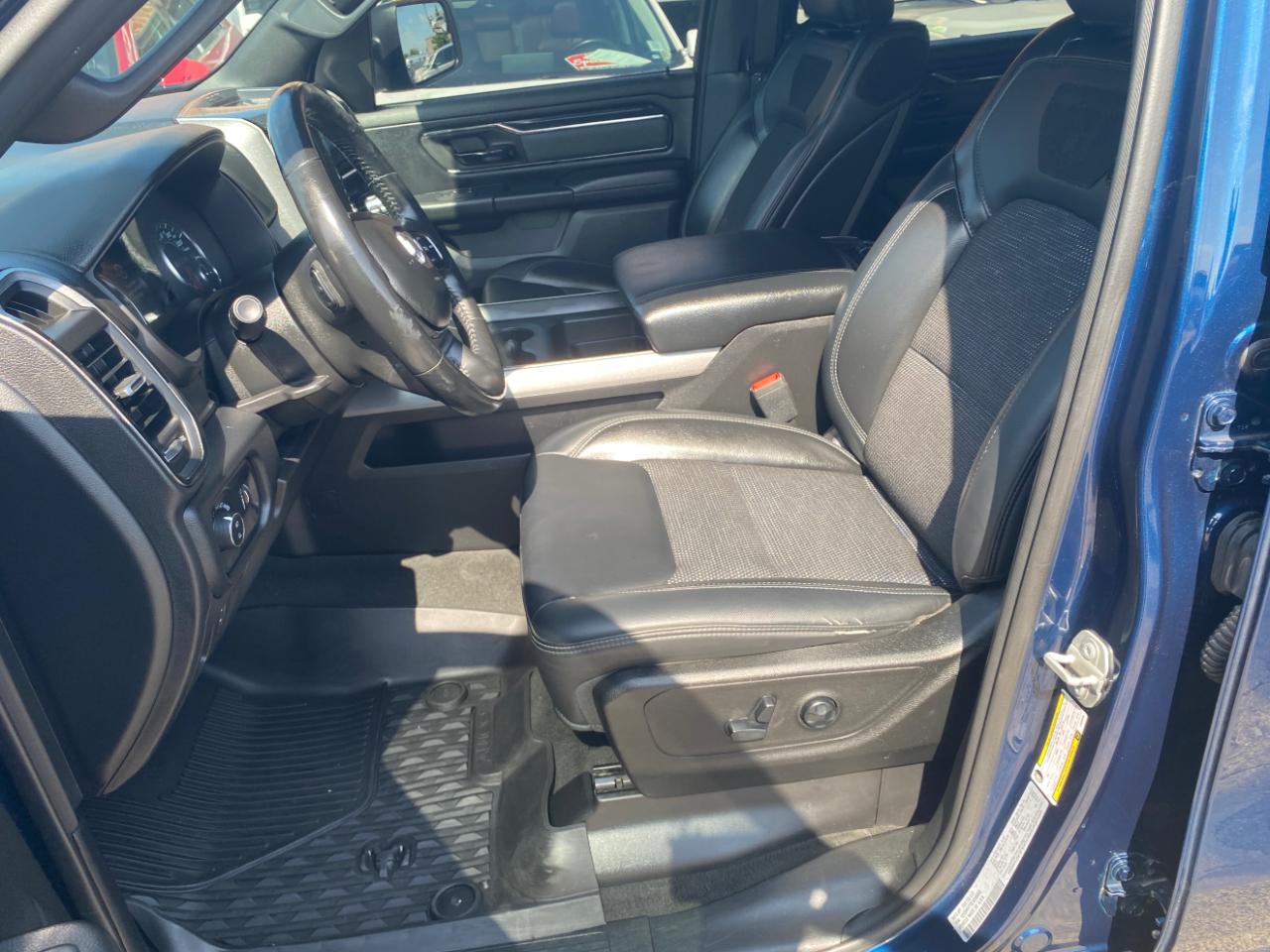 RAM 1500 Big Horn 4x4 Crew Cab 5'7" Box 2020