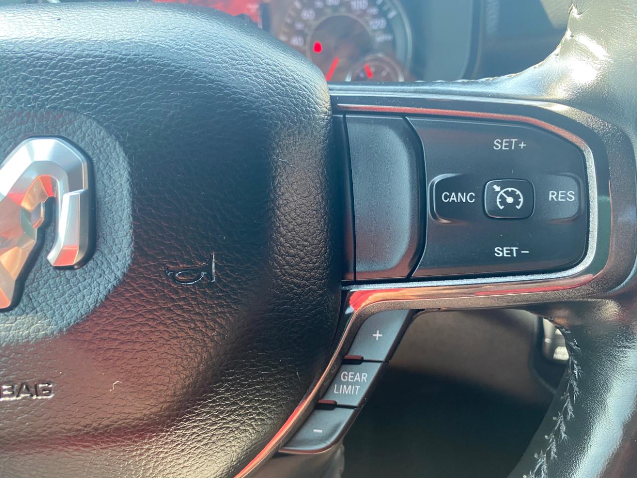 RAM 1500 Big Horn 4x4 Crew Cab 5'7" Box 2020