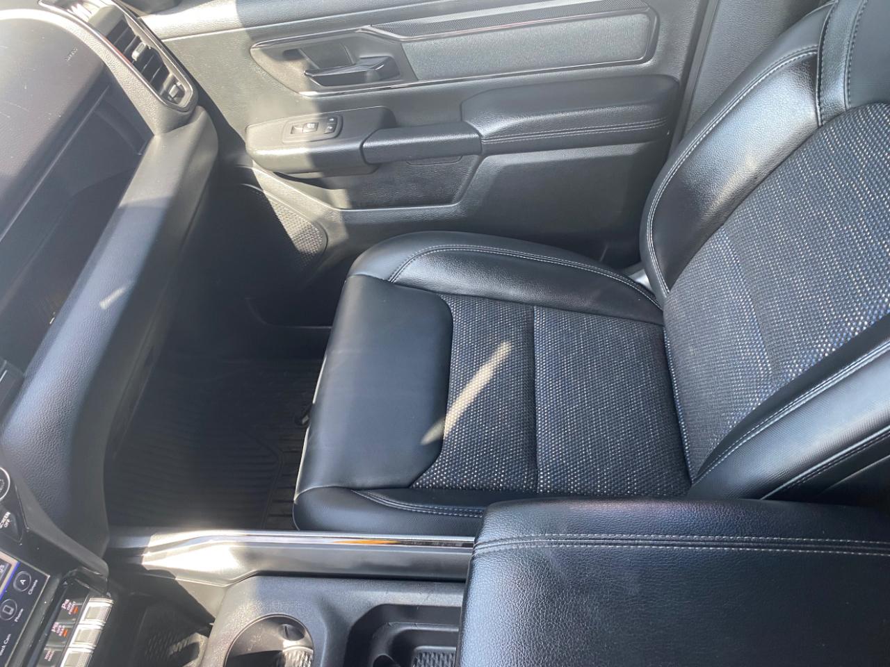 RAM 1500 Big Horn 4x4 Crew Cab 5'7" Box 2020