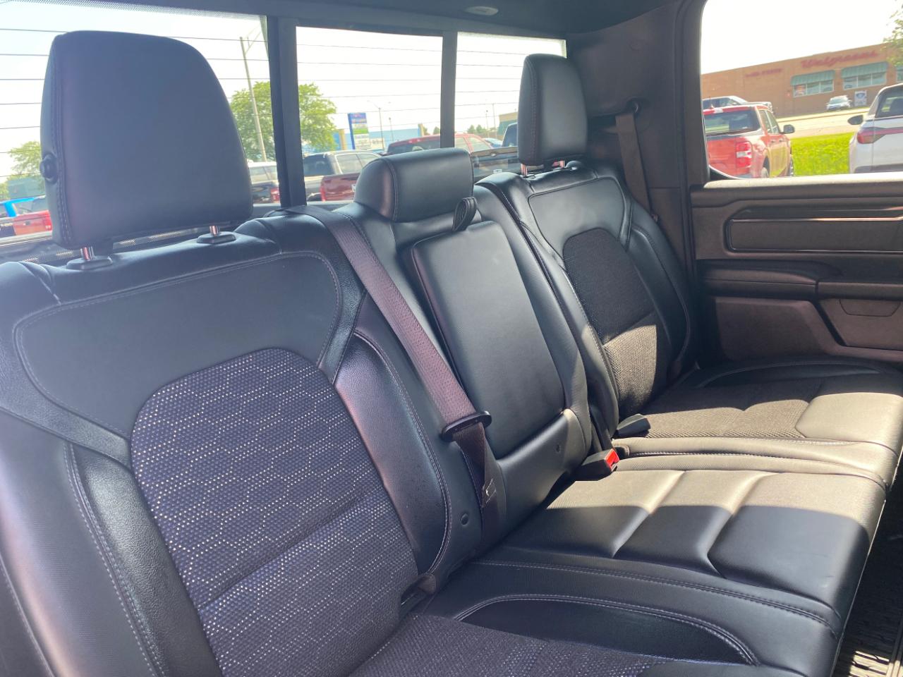 RAM 1500 Big Horn 4x4 Crew Cab 5'7" Box 2020