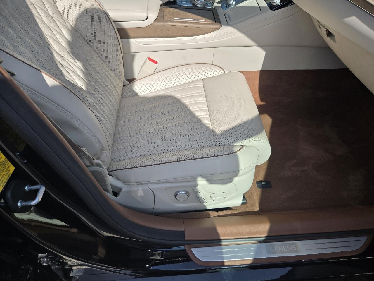 Genesis G90 5.0L Ultimate AWD 2021