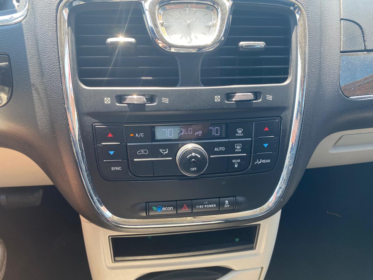 Chrysler Town & Country 4dr Wgn Touring 2014