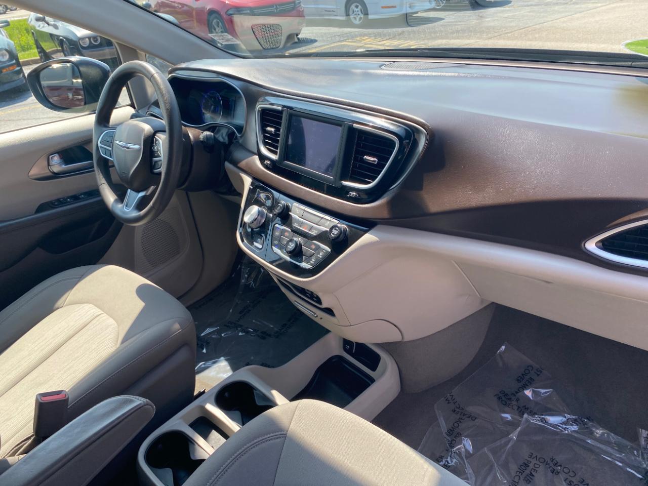 Chrysler Pacifica L FWD 2018
