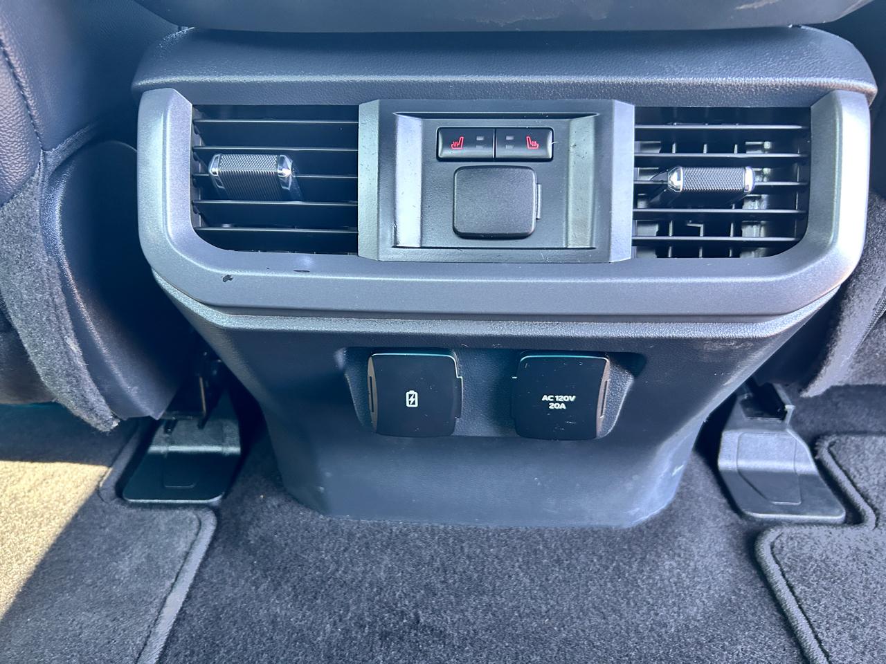 Ford F-150 Lariat 4WD SuperCrew 5.5' Box 2025