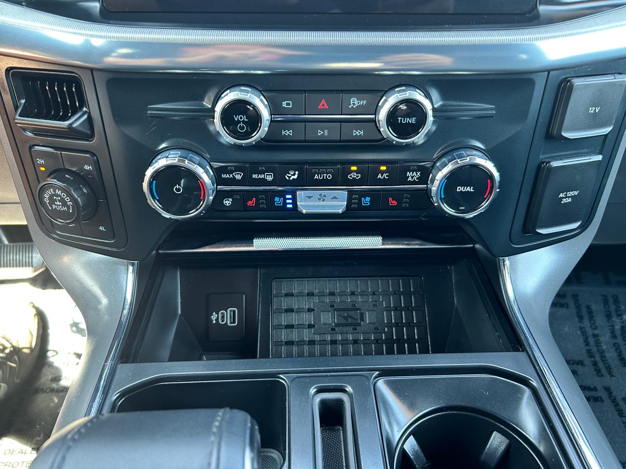 Ford F-150 Lariat 4WD SuperCrew 5.5' Box 2025