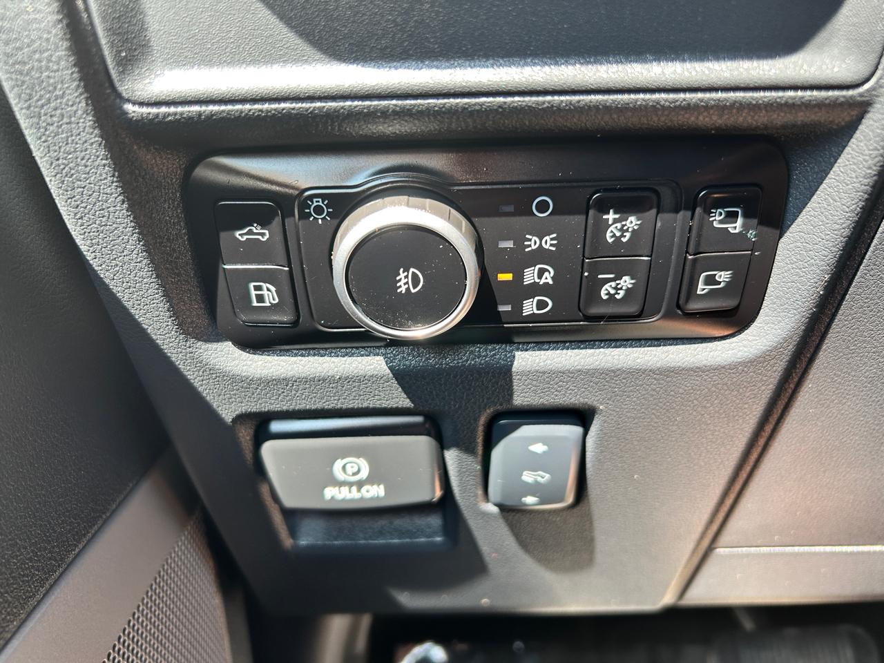 Ford F-150 Lariat 4WD SuperCrew 5.5' Box 2025