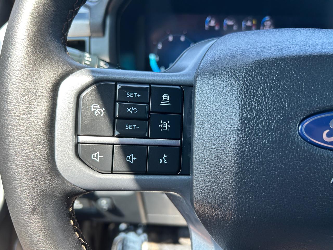 Ford F-150 Lariat 4WD SuperCrew 5.5' Box 2025