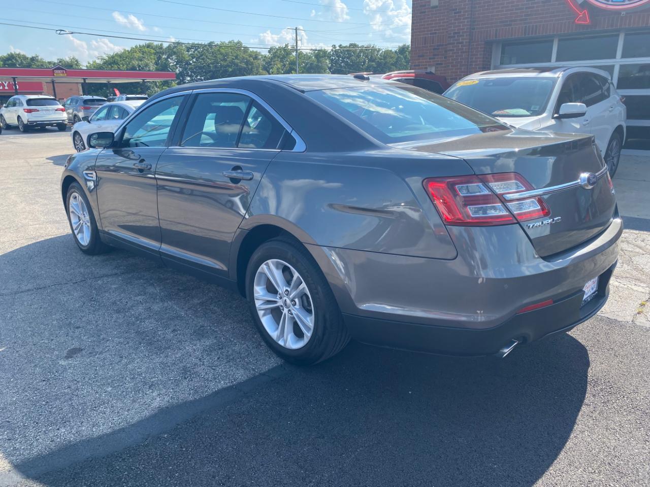Ford Taurus SEL FWD 2019