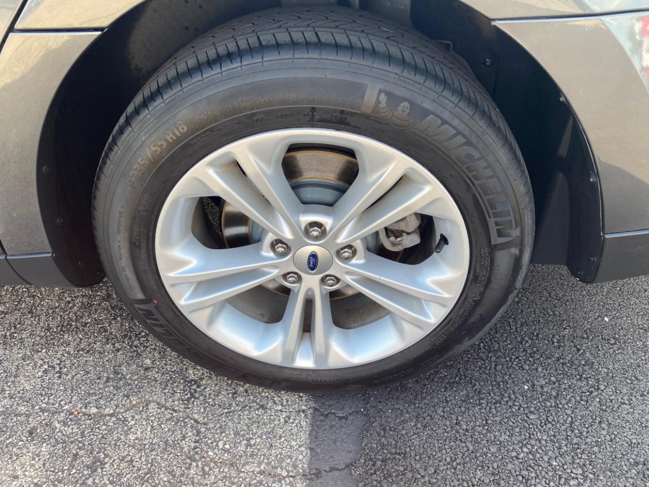 Ford Taurus SEL FWD 2019