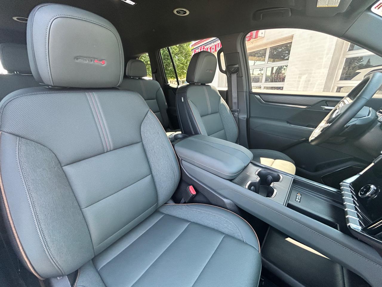 GMC Acadia AWD 4dr AT4 2025