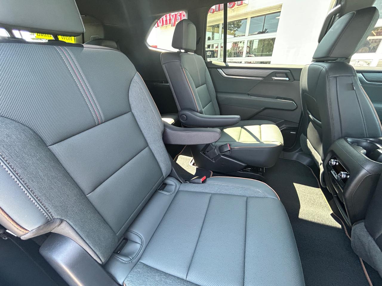 GMC Acadia AWD 4dr AT4 2025