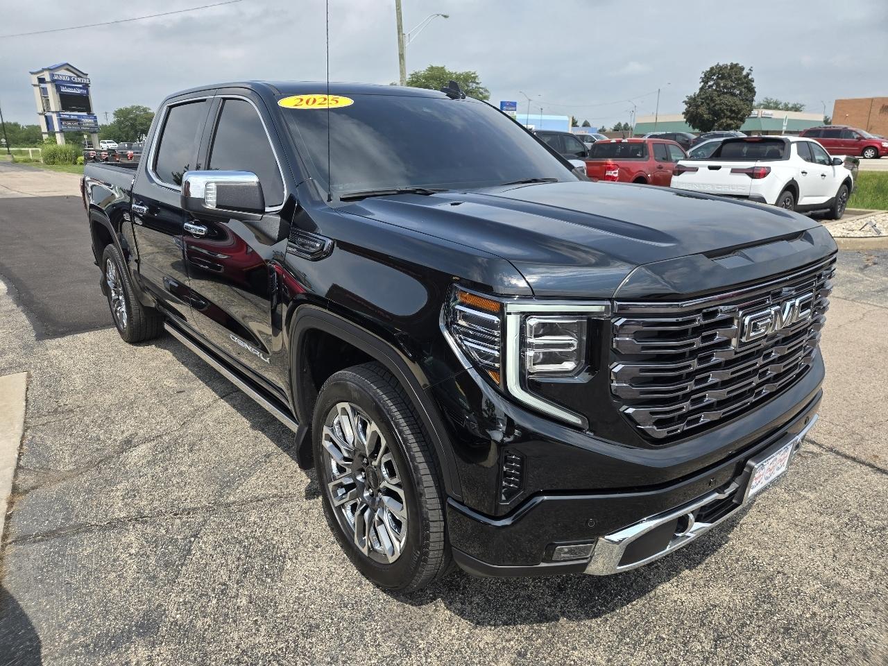 GMC Sierra 1500 4WD Crew Cab 147" Denali Ultimate 2025
